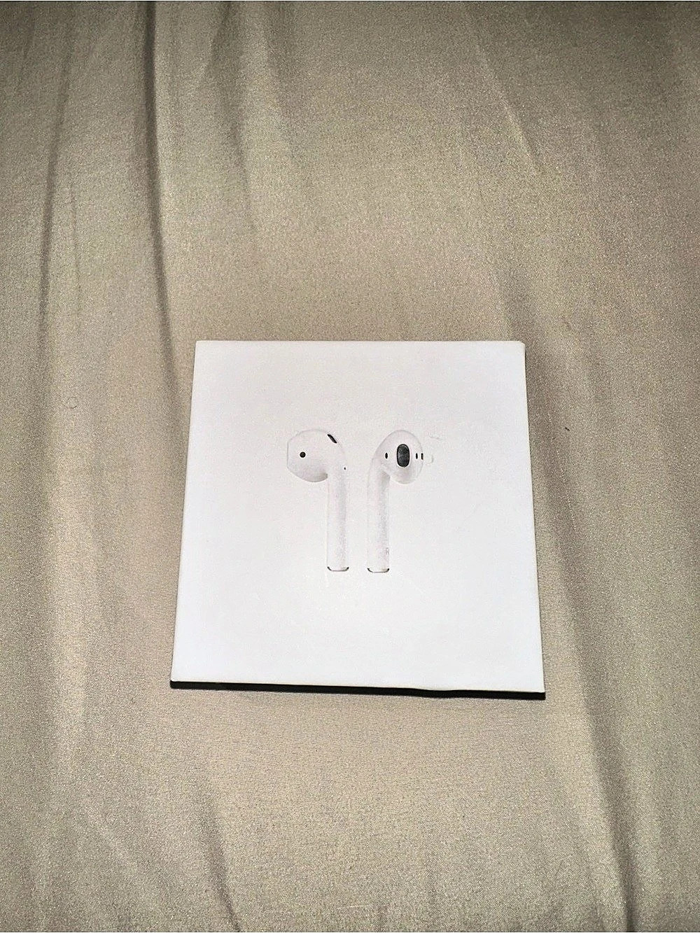 Apple AirPods (2nd Generation) with Charging Case (2nd Generation) White